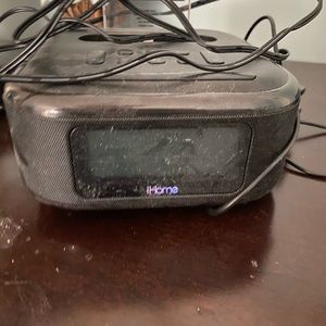 iHome clock radio/docking station